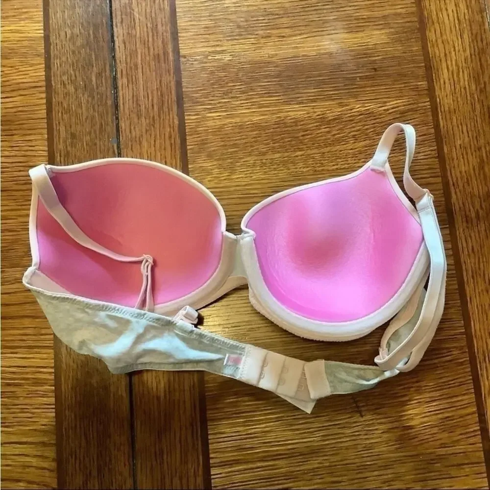 VS PINK Campus Lounge Lightly Lined Wear Everywhere T-Shirt Bra 34B Light Pink